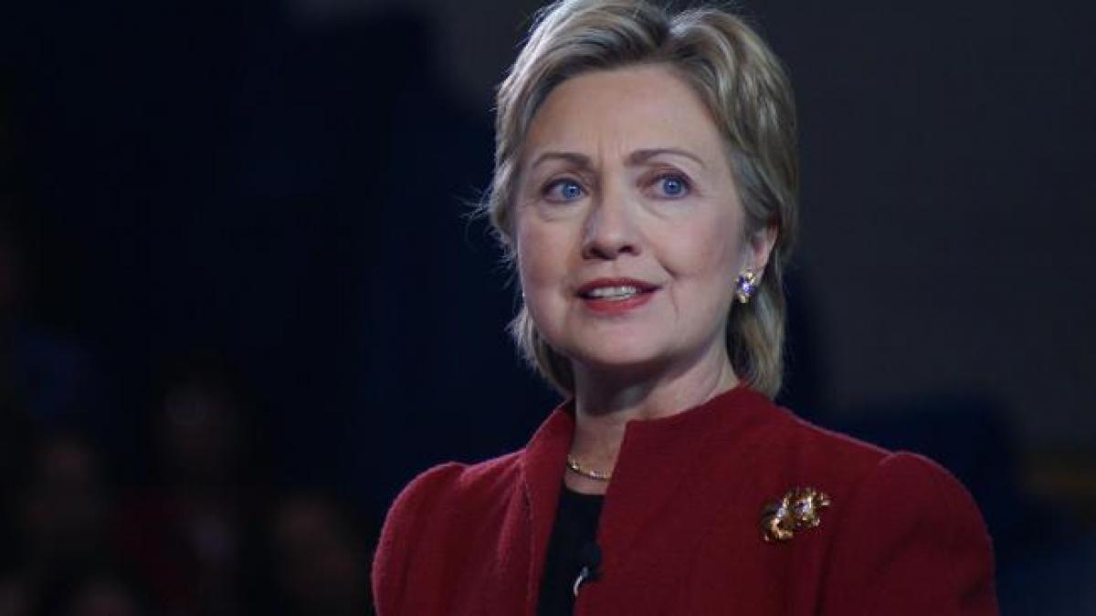 Hillary Clinton consideră stranie redeschiderea investigaţiei privind e-mailul privat chiar în pragul alegerilor 