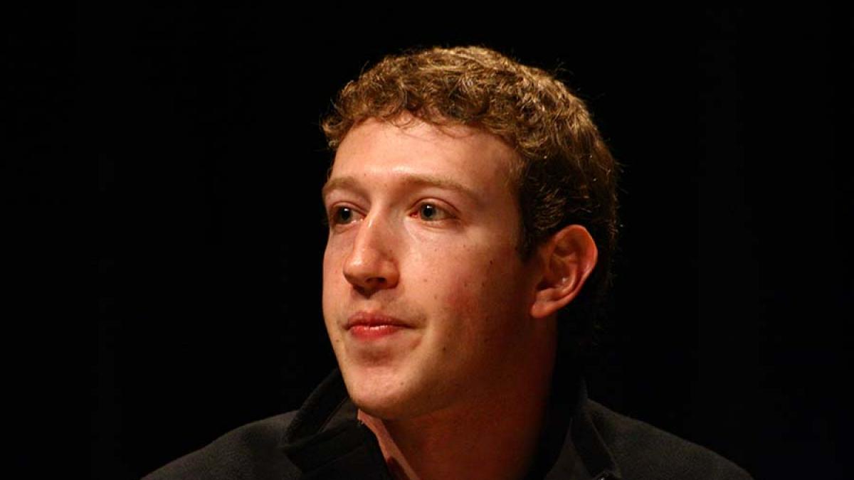 Facebook cenzurează postări despre încălcări ale drepturilor omului. Zuckerberg, chestionat de peste 70 de grupuri