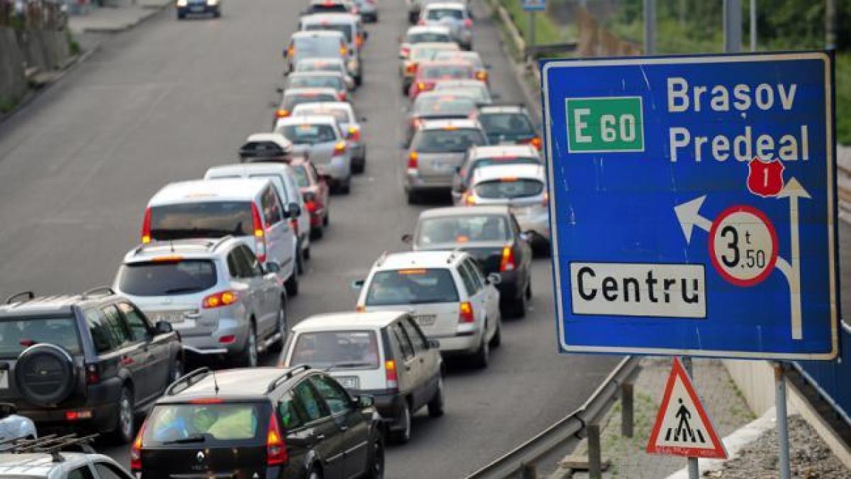 IGPR: Trafic intens, în coloană, pe DN 1 Valea Prahovei
