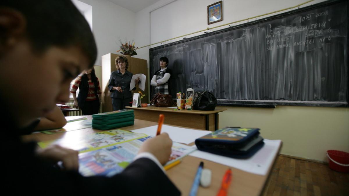 Peste 40 la sută dintre copiii din România nu înţeleg ce citesc