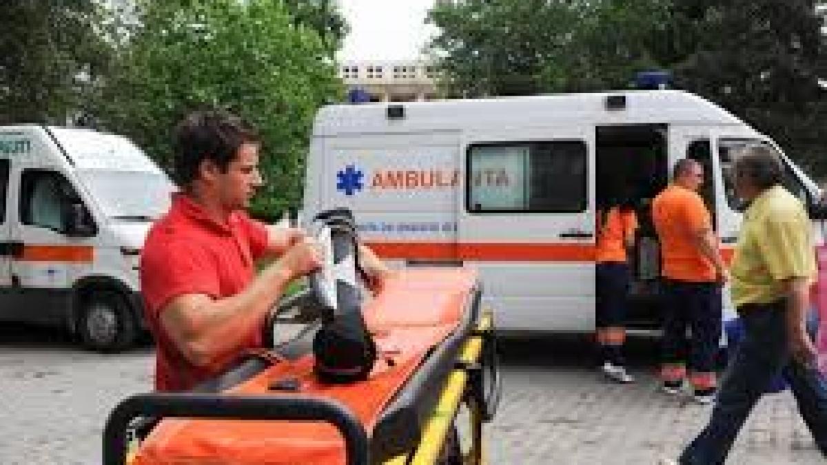Prahova: Un angajat al unei unităţi militare a luat foc accidental; bărbatul are arsuri pe tot corpul