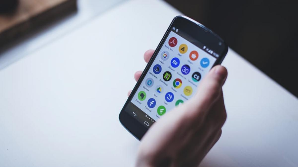 Google şi Facebook au anunţat măsuri ce vizează stoparea răspândirii de ştiri false pe internet
