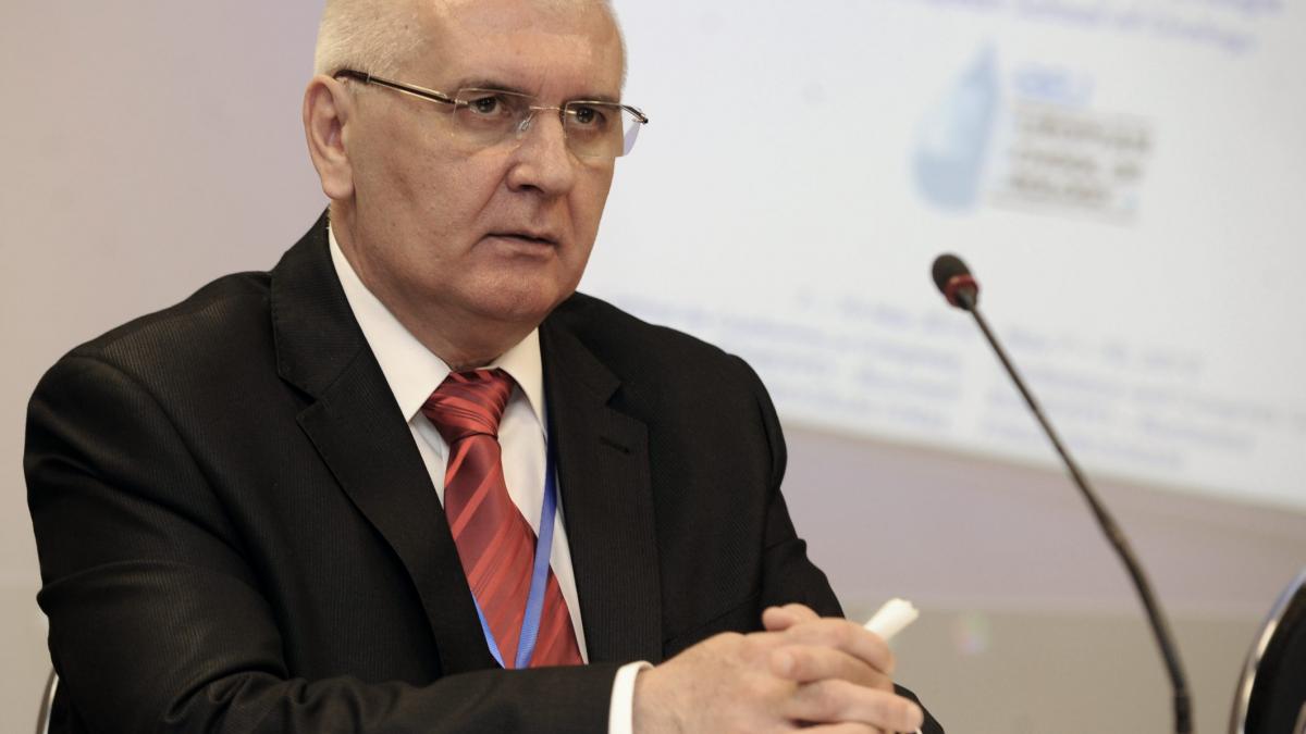 Profesor doctor Dan Mischianu: Obsesiile bărbatului sunt prostata, chelia și burta