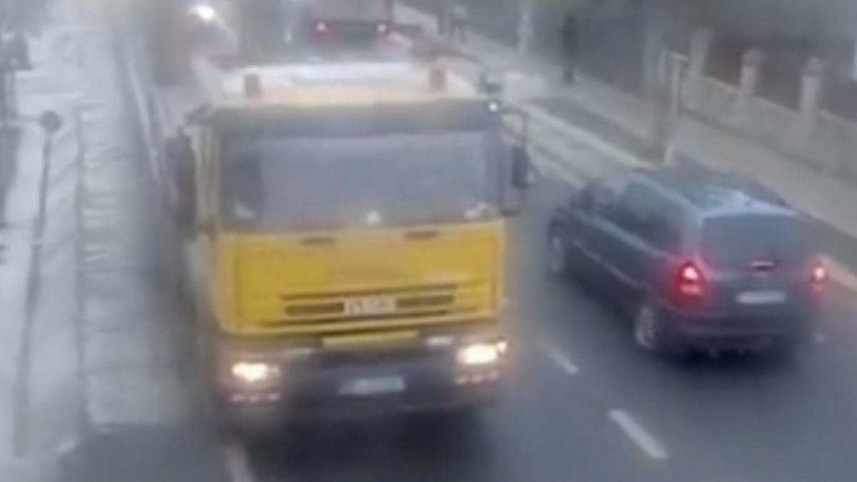 Accident GRAV în Suceava. Copil SPULBERAT de o dubă, pe TRECEREA DE PIETONI