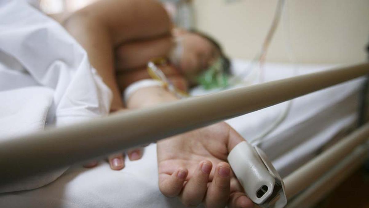 Botoșani - Copil de 6 ani în comă alcoolică, transportat de urgență la spital