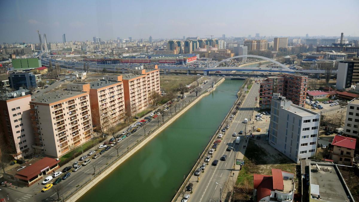 Firea susţine că are în plan un proiect de amenajare a Dâmboviţei cu o zonă pietonală şi una comercială