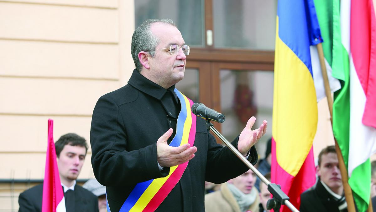 Achiziții de campanie la primăria lui Emil Boc. Un milion de lei pentru tăierea copacilor din cimitire