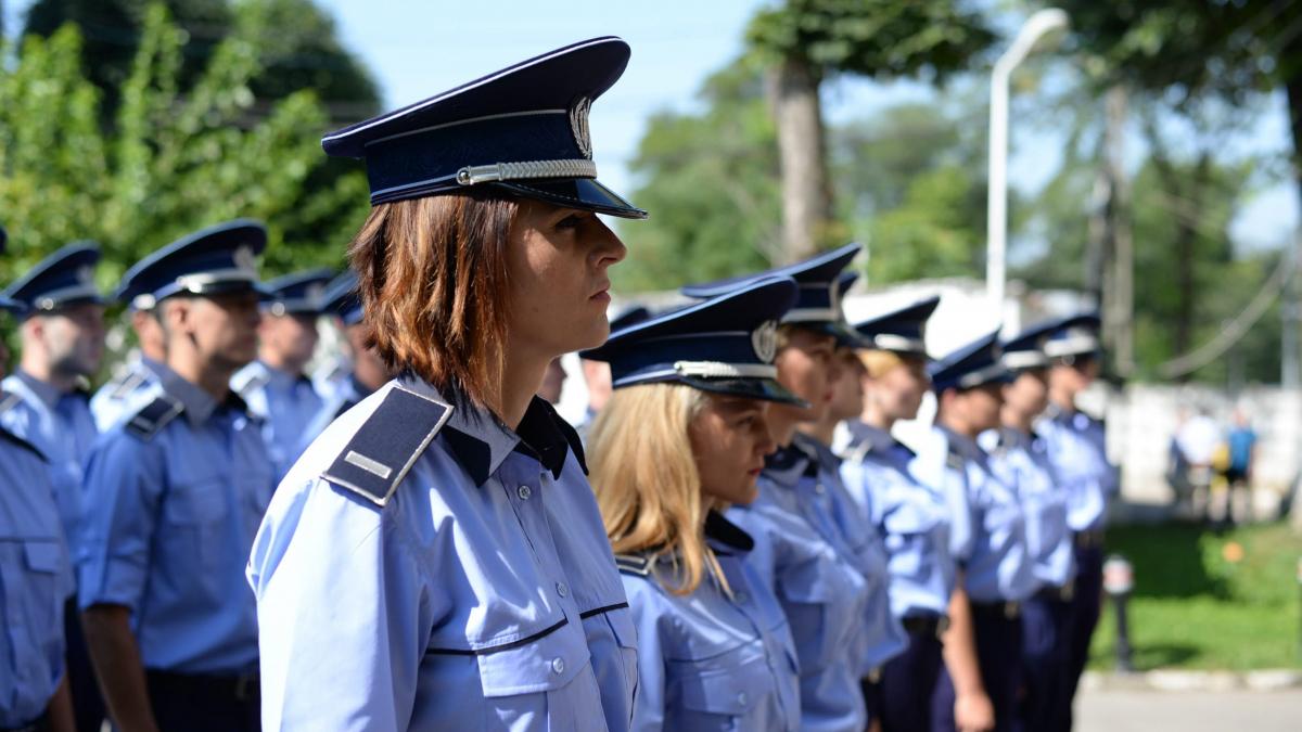 Bugetarii vor avea salarii mai mari şi cu 65%