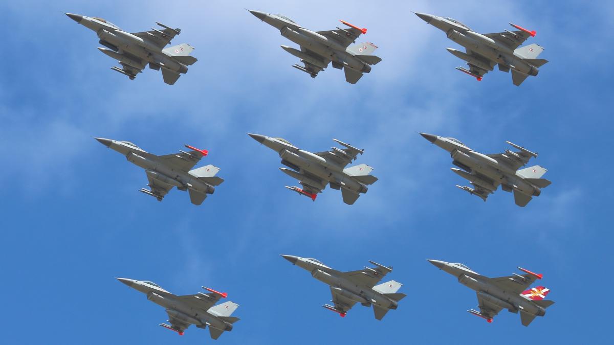 Danemarca îşi retrage avioanele F-16 din Siria şi Irak 