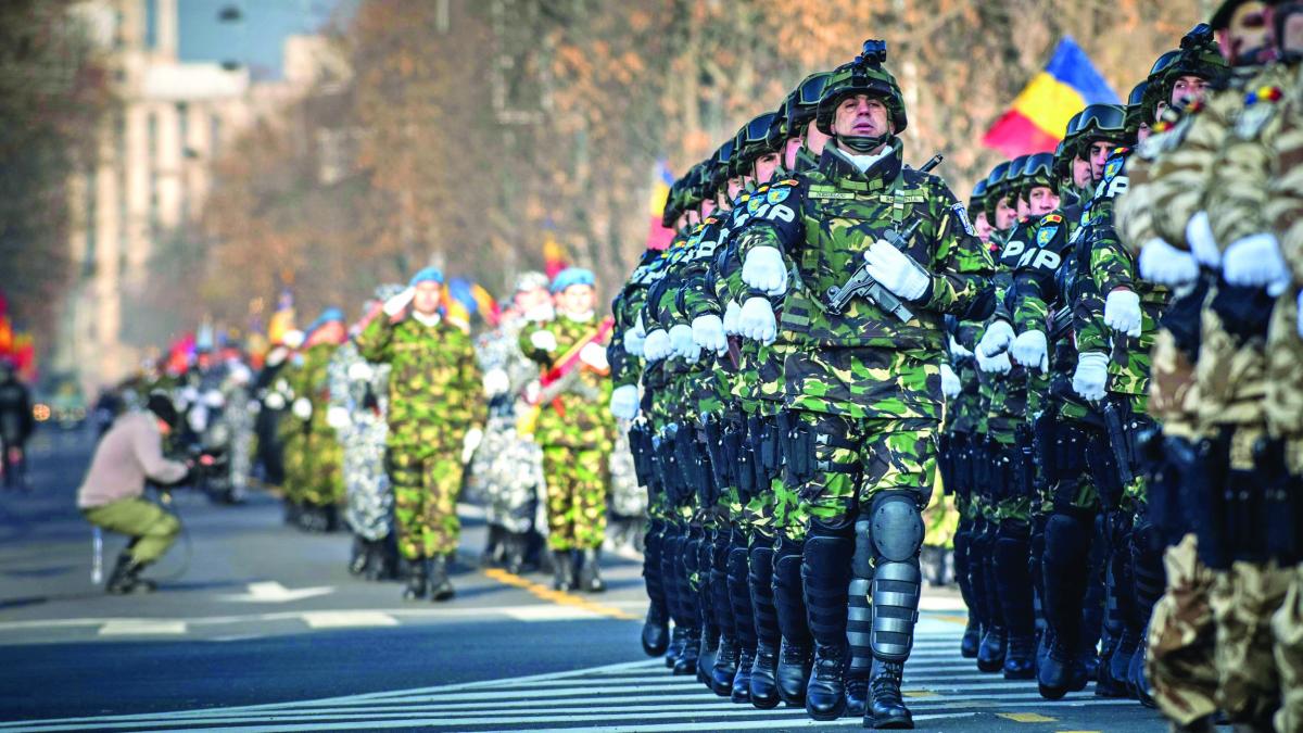 Ziua României: armata cu poporul, politicienii cu orgoliile