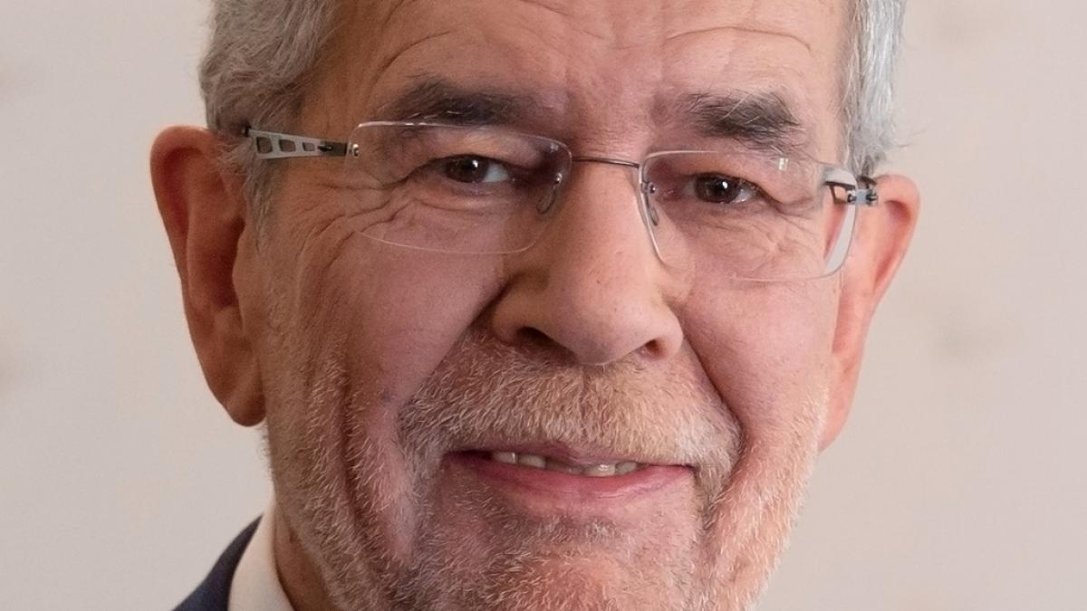 Austria EXTREMA DREAPTĂ SI-A RECUNOSCUT ÎNFRANGEREA. Van der Bellen PRESEDINTE