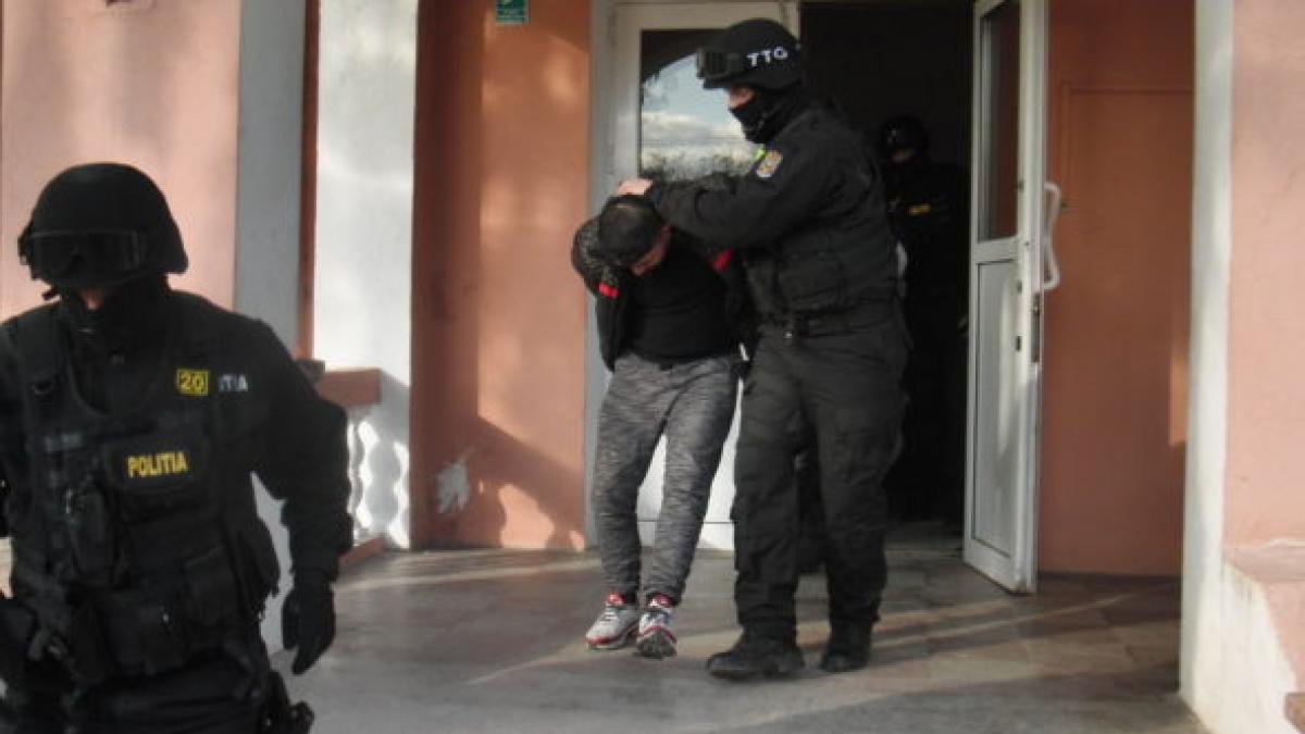 Crimă extrem de violenţă în Buhuşi; 3 indivizi au fost reţinuţi