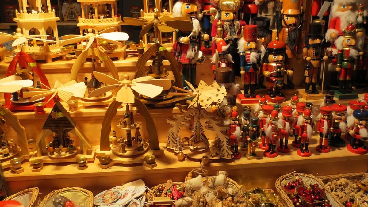 Românii fac datorii pentru a lua cadouri de Crăciun