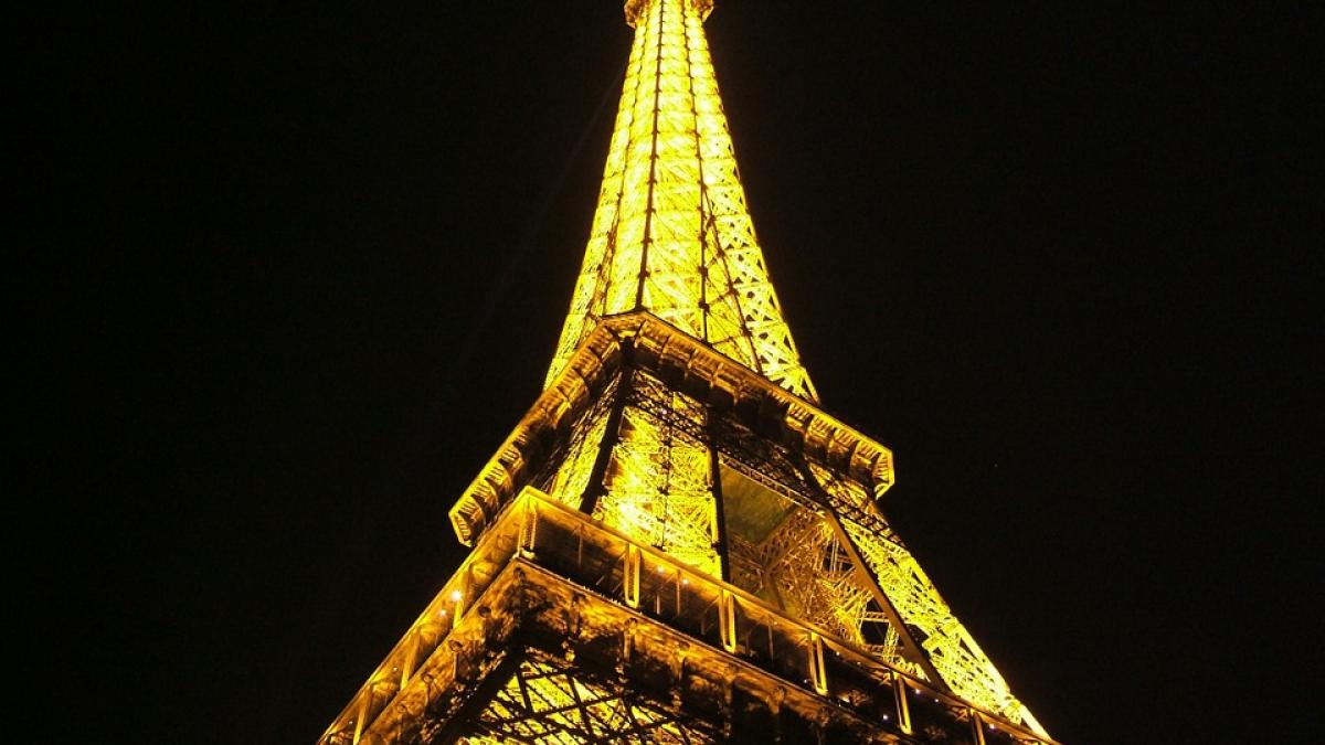 Luminile Turnului Eiffel vor fi stinse miercuri în sprijin faţă de oraşul Alep