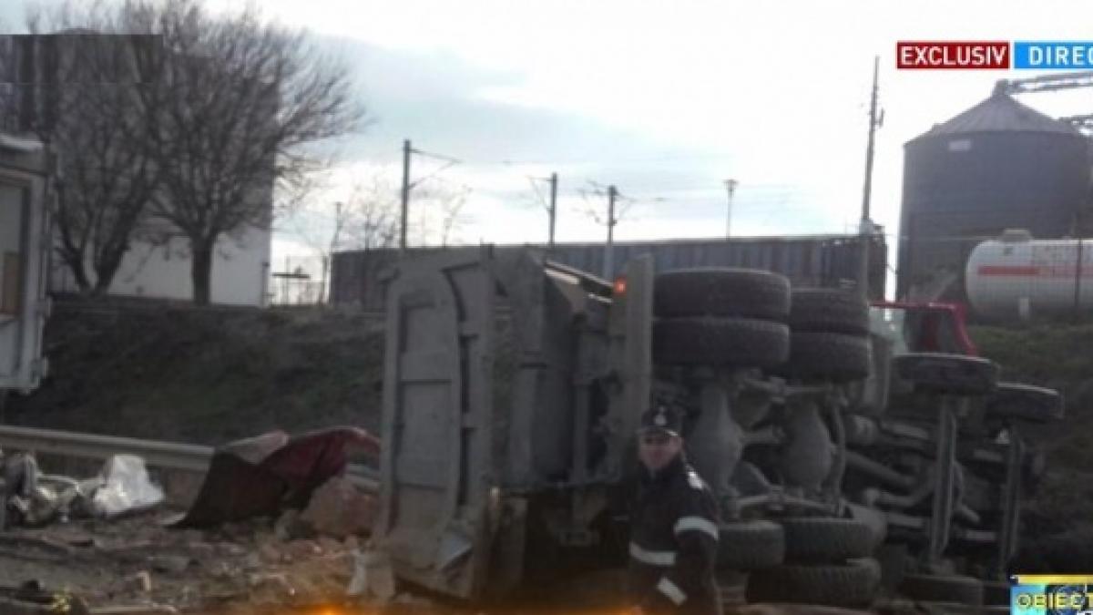 ACCIDENT grav de circulație. Traficul pe autostrada A2 a fost întrerupt.  O persoană a murit şi alte trei au fost rănite