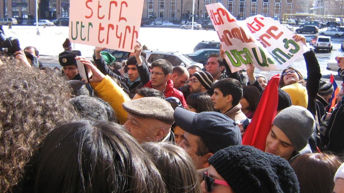 Ministru israelian, atacat de protestatari