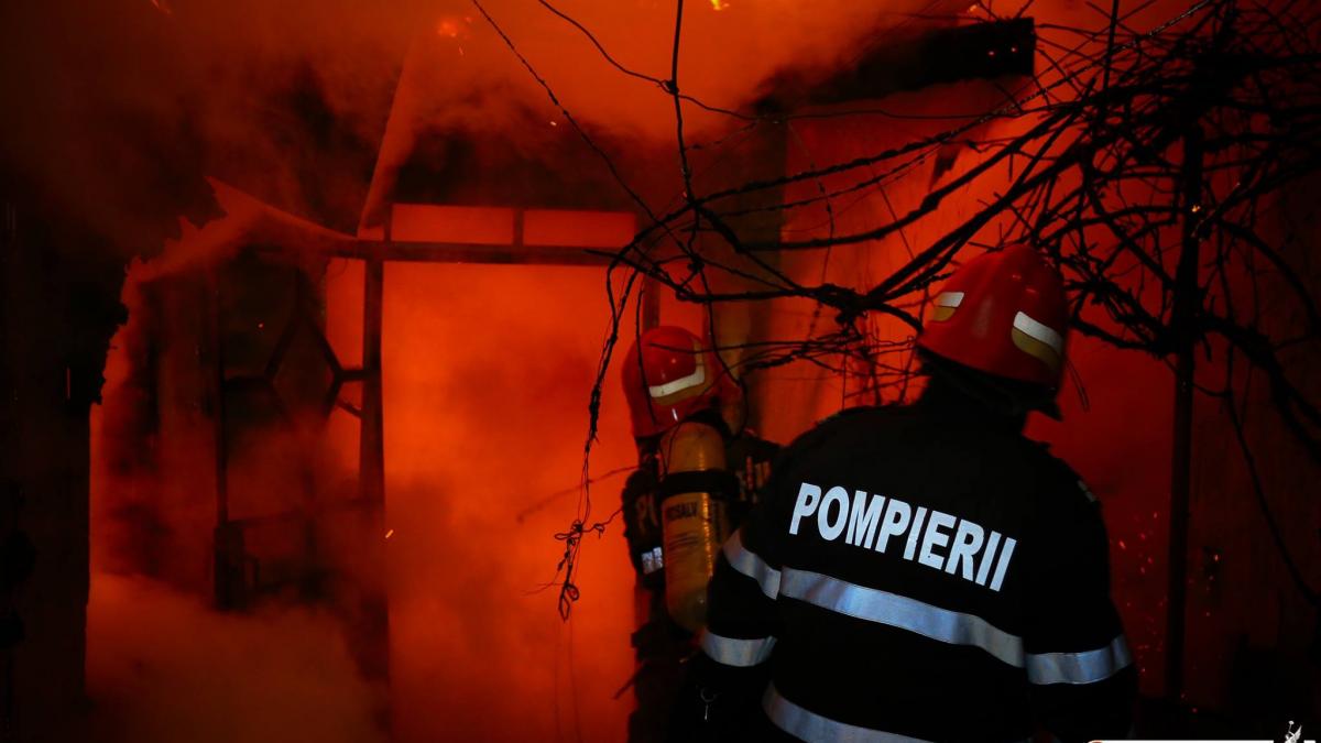 Incendiu în comuna Voluntari: o femeie a decedat