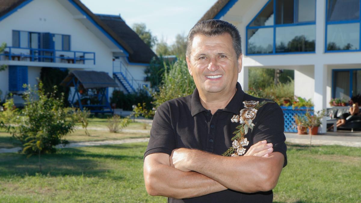 Nea Mărin: "Tatăl meu venea cu noi la colindat să ne păzească de câini"