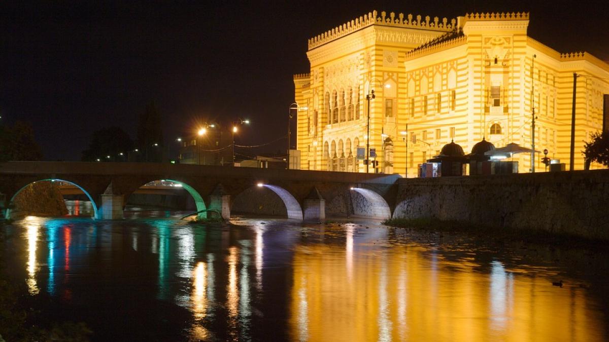 MAE: În cantonul Sarajevo se circulă pe principiul numerelor de înmatriculare pare/impare 