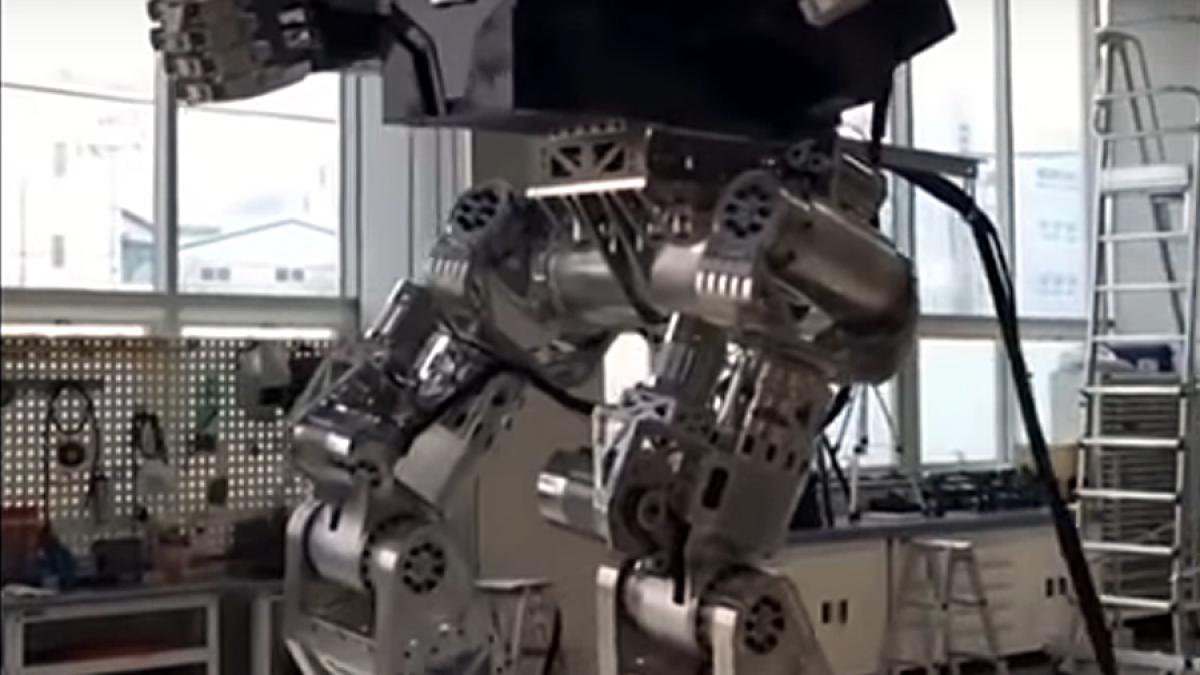 video viata bate filmul primii pasi ai unui robot gigantic in coreea de sud