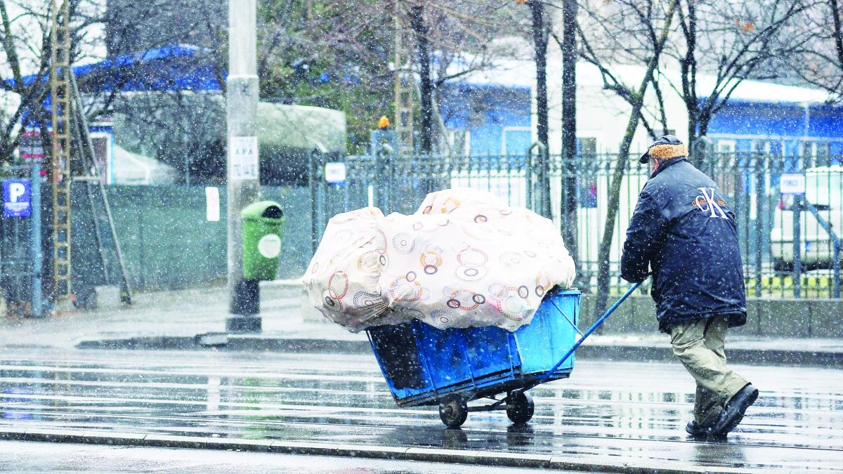 Românii săraci lipiţi, din ce în ce mai mulţi