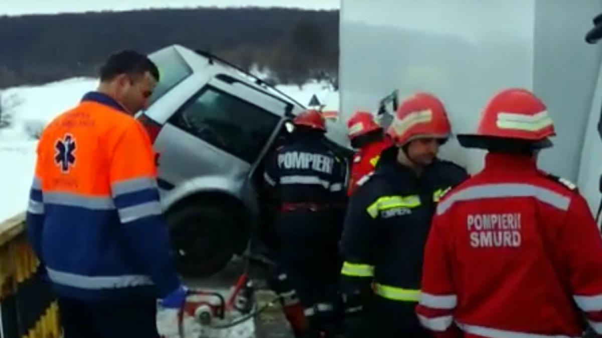 video brasov doua persoane ranite intr un accident pe dn1