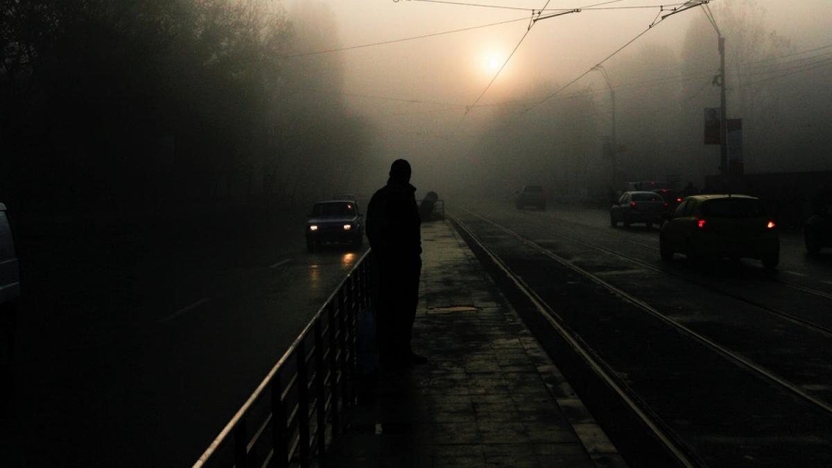 ANM a extins până la ora 13:00 avetizarea Cod galben de ceaţă pentru Braşov, Harghita şi Covasna