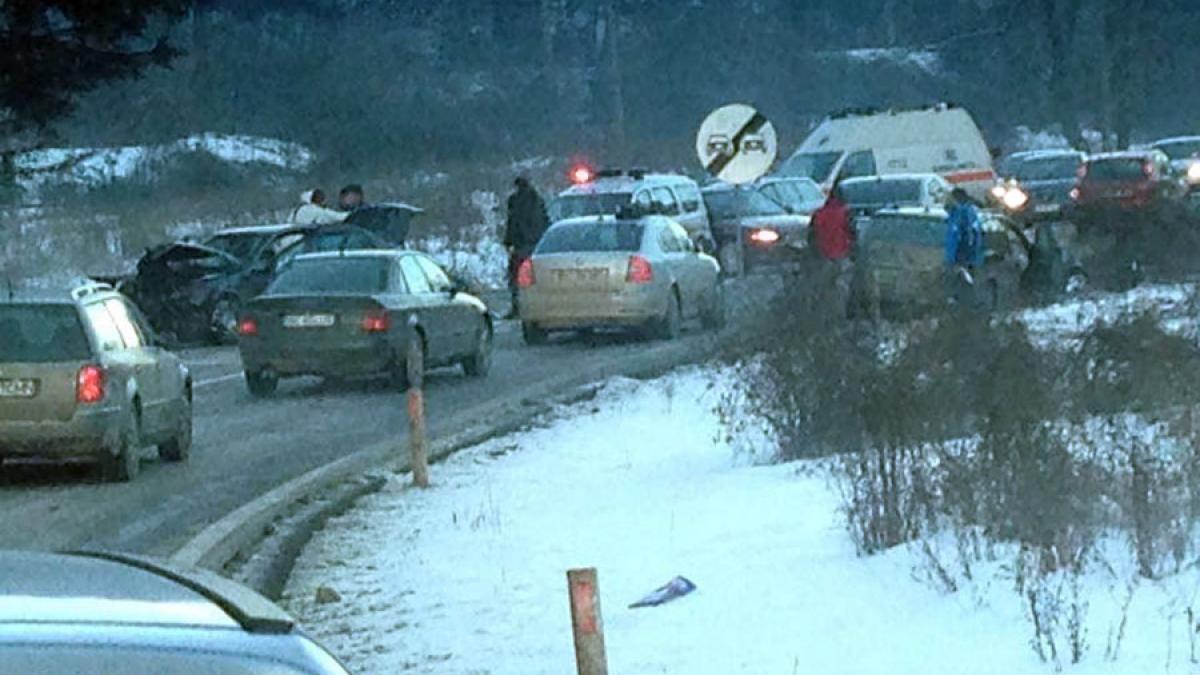 Prahova: Trafic îngreunat pe DN 1; coloane pe două tronsoane, pe sensul de urcare spre Braşov