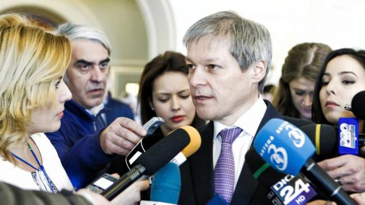 Mai mulţi demnitari din Guvernul Cioloş, eliberaţi din funcţie la cerere 