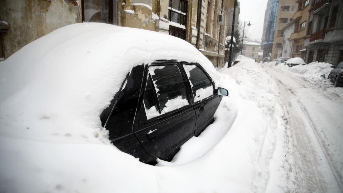 Bucureștiul sub zăpadă. Cod portocaliu de ninsori şi viscol puternic pentru Capitala şi 11 judeţe