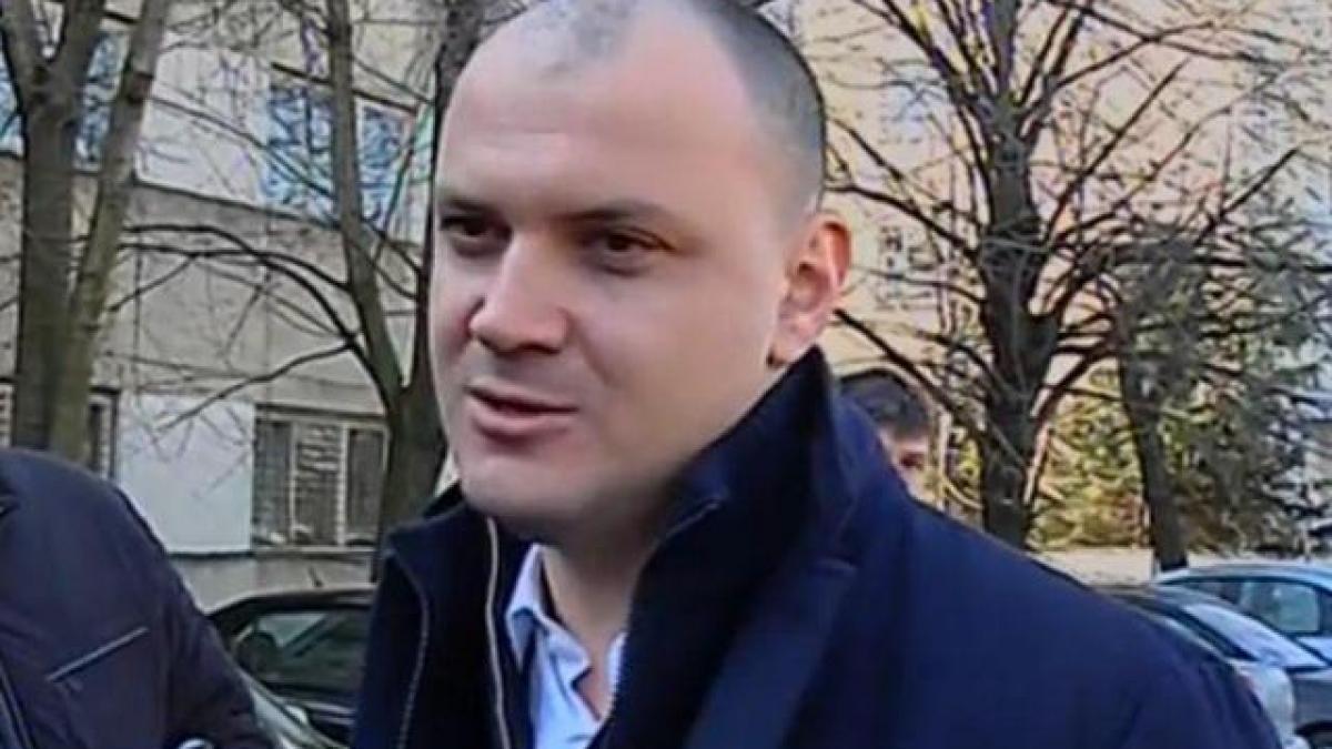 Cum ajung casetele cu mesajele lui Sebastian Ghiță la România TV