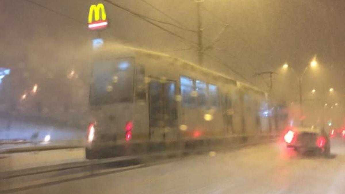 Liniile 23, 32 și 117, deviate în urma prăbușirii unor ziduri ale fostei Fabrici de bere Rahova 