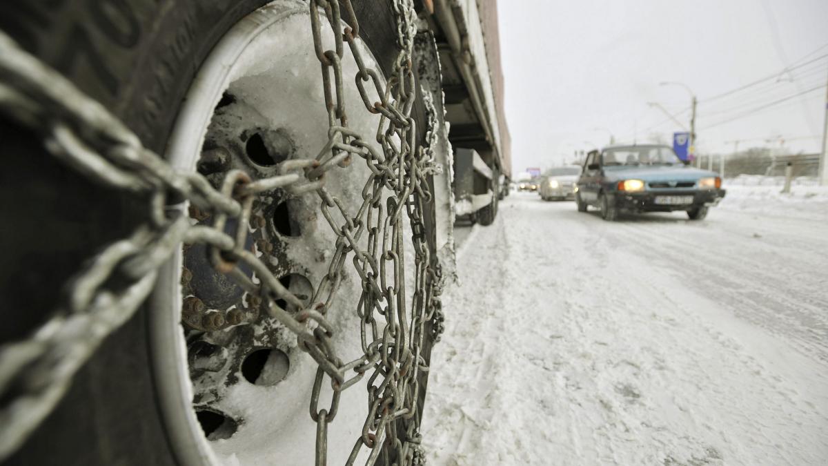 DRUMURI BLOCATE. INFOTRAFIC 11.30. Unde se poate circula și ce drumuri rămân ÎNCHISE