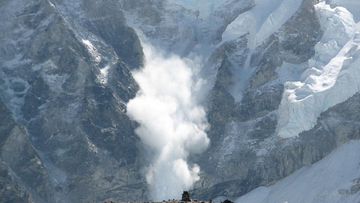 Sibiu: Risc mare de producere de avalanşe la peste 1.800 de metri în masivele Bucegi şi Făgăraş (versantul nordic)