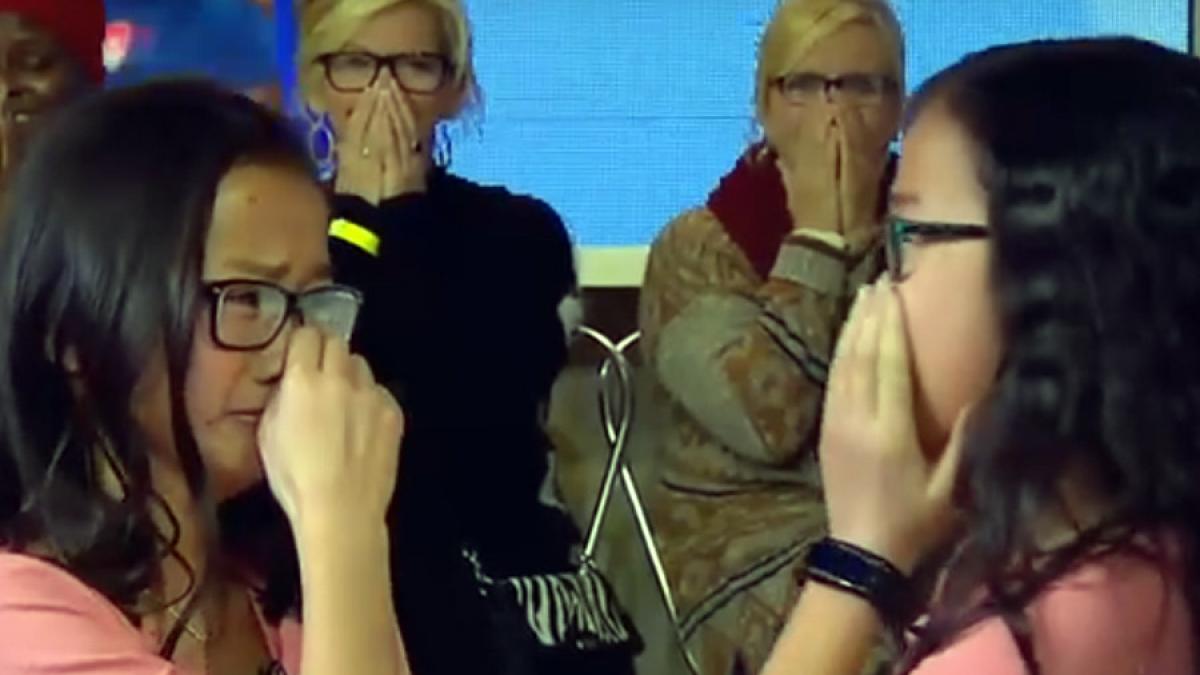 video reintalnire emotionanta a doua gemene despartite cand aveau doar 15 luni