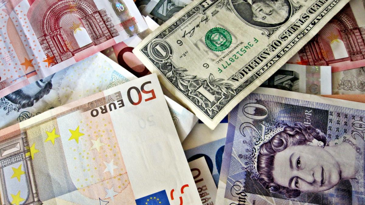 Ministerul Finanţelor Publice a împrumutat de la bănci, mai mult decât dublu faţă de suma programată