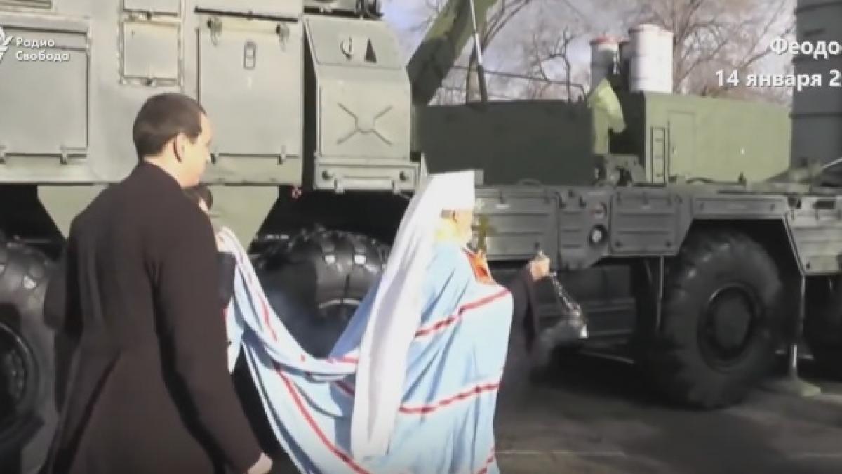 VIDEO! Un preot a sfinţit rachetele ruseşti
