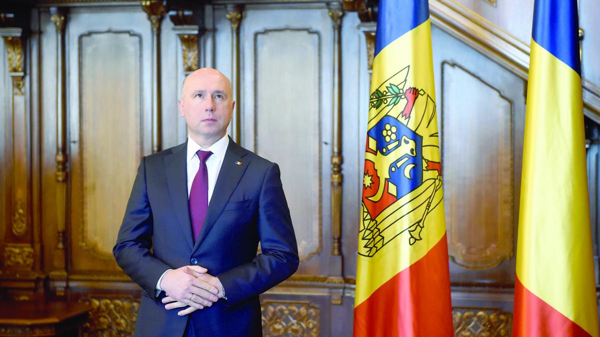 Dodon, trimis la plimbare de premierul Filip