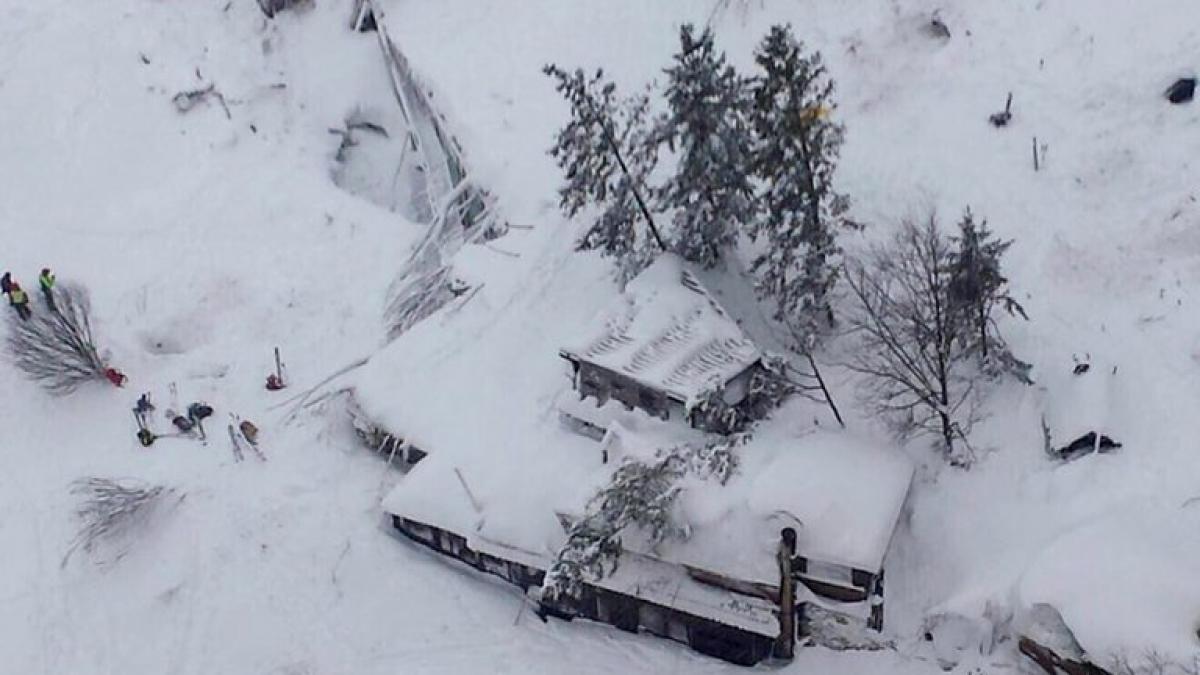 UPDATE - Italia: Cel puţin 30 de morţi în urma unei avalanşe care a lovit un hotel