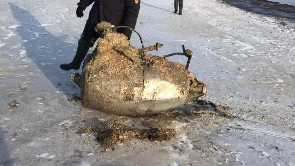 Un motor de avion a fost recuperat de pe plaja din Mamaia