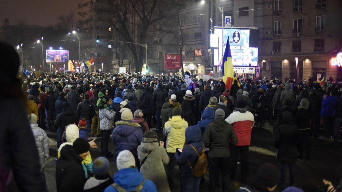  Liderii PNL ȘI USR ÎMPREUNĂ CU IOHANNIS ÎN MULTIME LA PROTESTE
