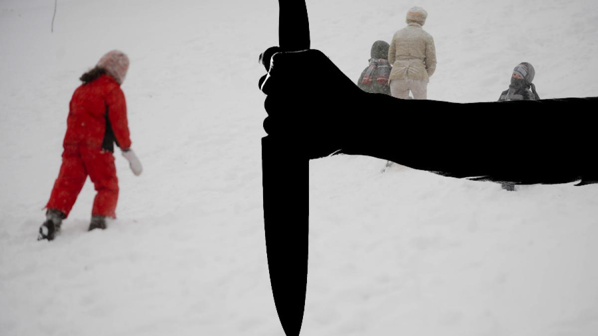 Prahova: Bărbat cu afecţiuni psihice, reţinut după ce a alergat copii pe stradă cu un cuţit în mână