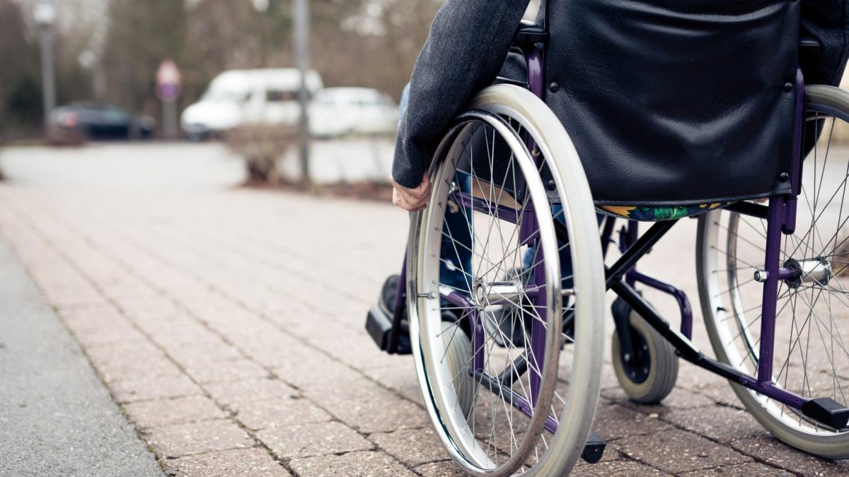 Bolnavii cu handicap pot fi însănătoşiţi dintr-o privire