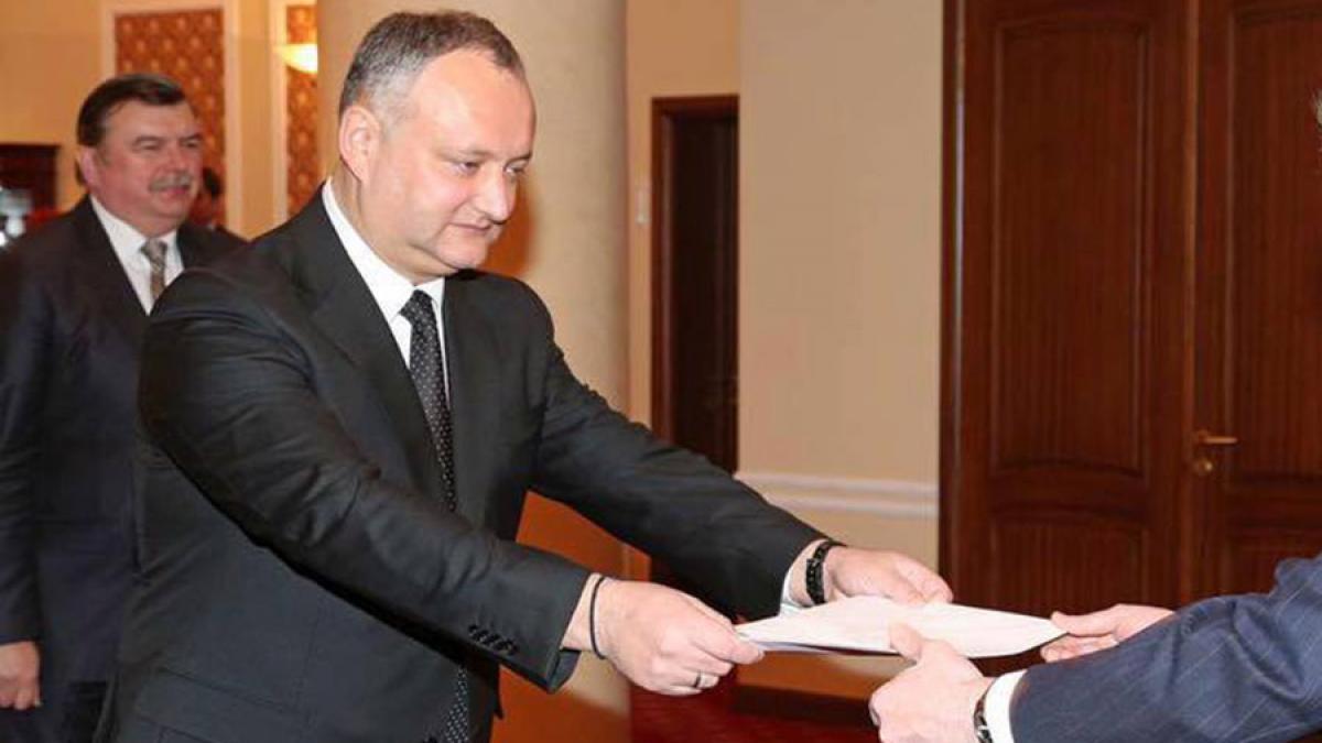 Igor Dodon dat în judecată de Traian Băsescu