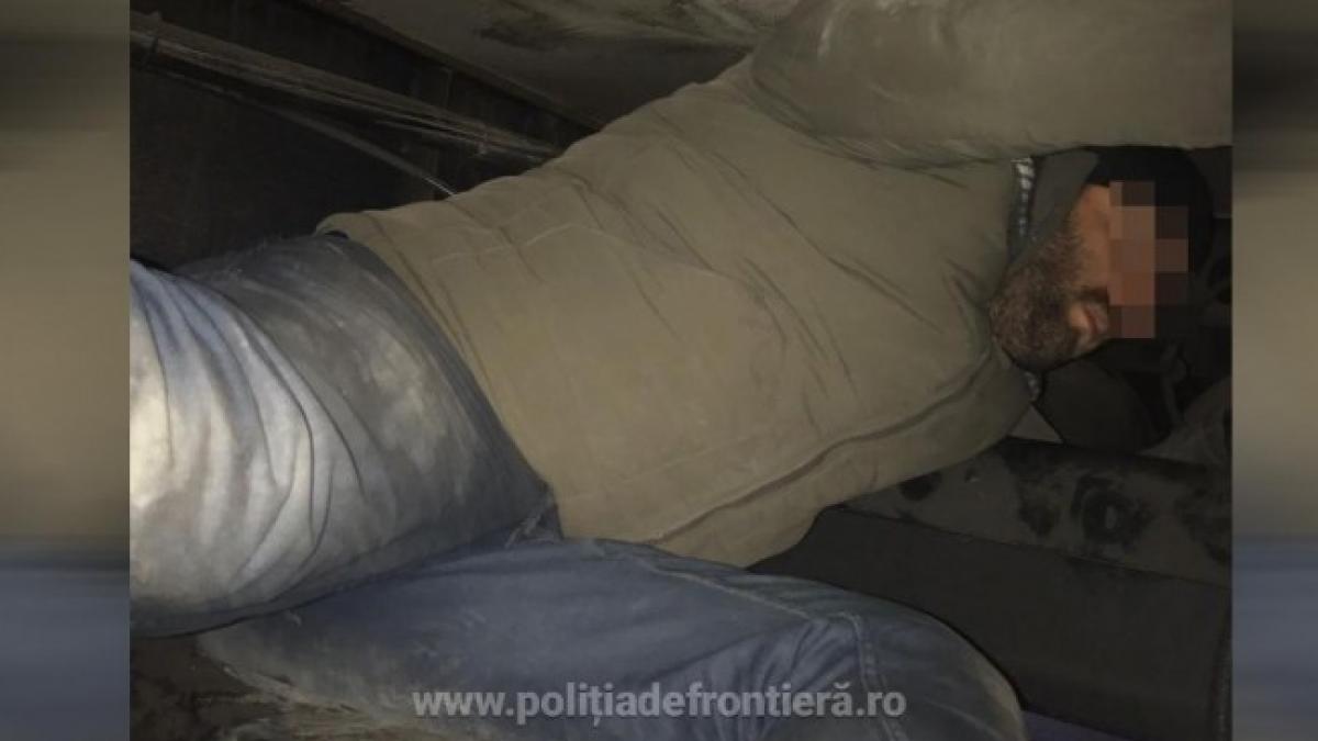Arad: Un cetăţean turc a încercat să iasă din ţară ascuns sub şasiul unui automarfar