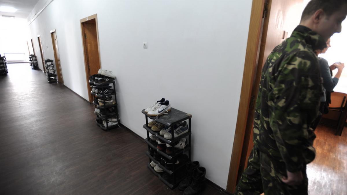 MApN: Cinci studenţi răniţi după ce un dispozitiv pirotehnic s-a declanşat accidental