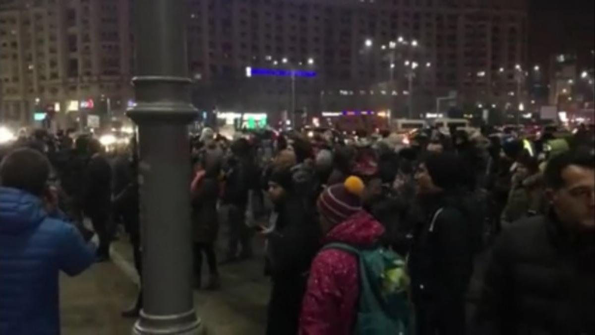 Protest în fața Guvernului, după ce cabinetul Grindeanu a adoptat ordonanța pentru modificarea Codului Penal și Codului de procedură penală