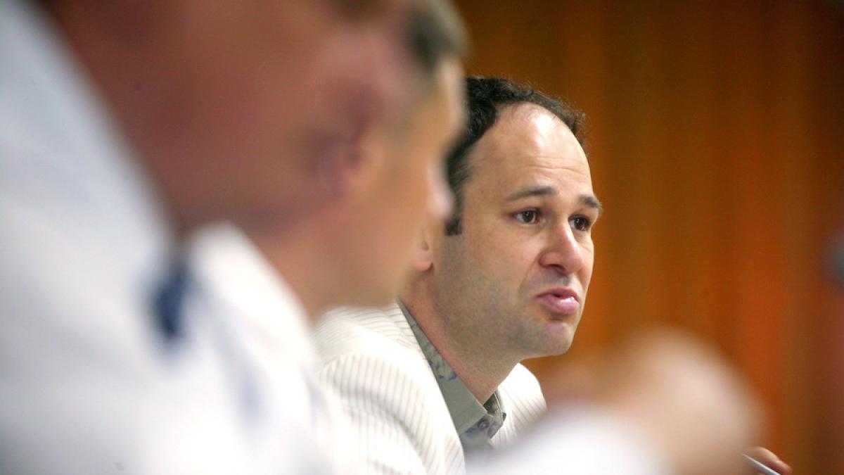 Consilierii USR Sector 3 îi cer lui Robert Negoiţă să posteze pe site toate contractele încheiate de Primărie