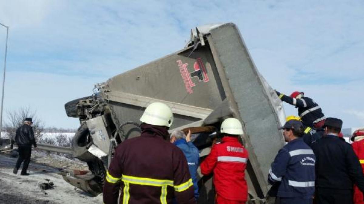 ACCIDENT pe centrura de vest a municipiului Ploiești; traficul este blocat