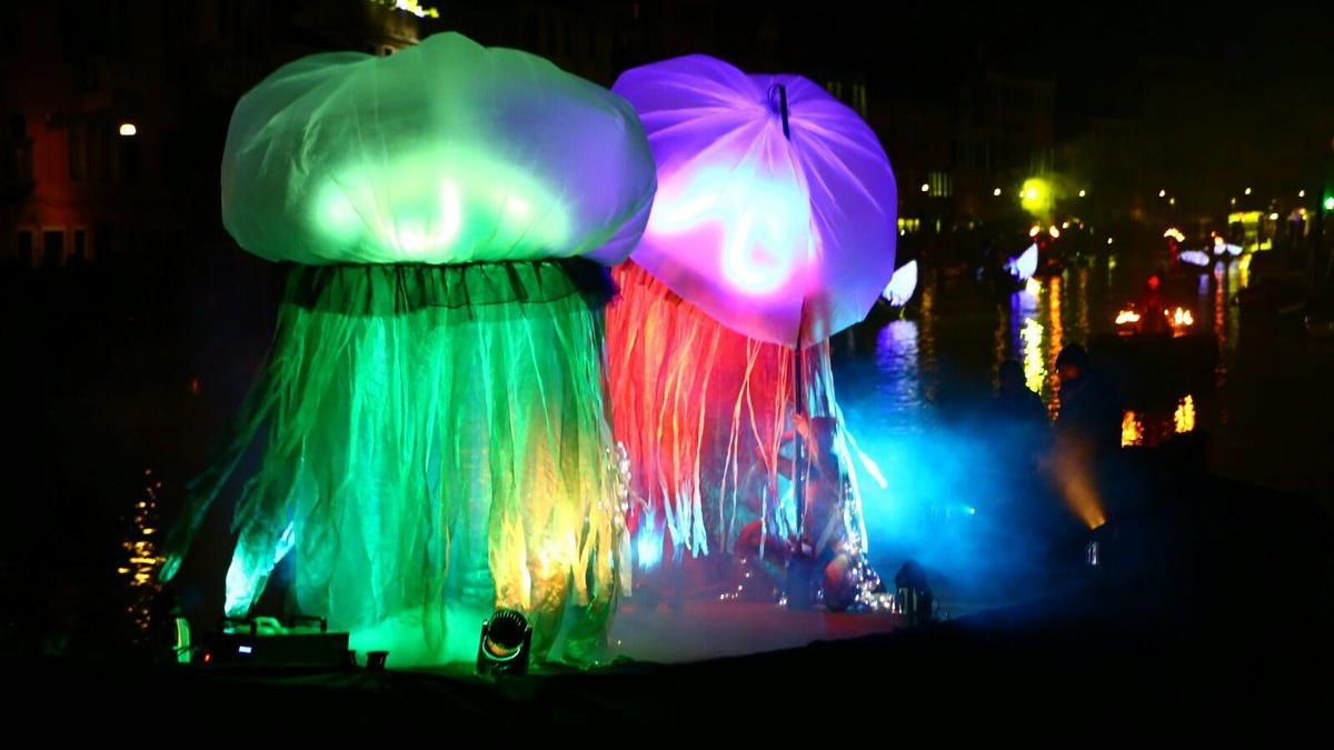 Carnavalul de la Veneţia s-a deschis sâmbătă cu un fastuos spectacol acvatic